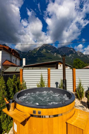 The Bear Chalet with Private Hot Tub